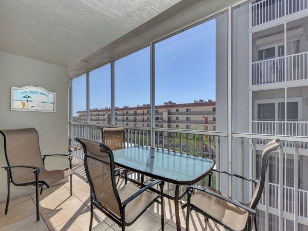 Beachfront Siesta Key Condo Sleeps 4