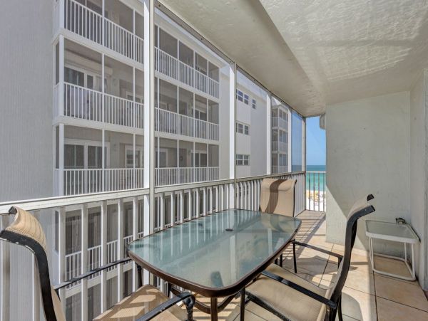 Beachfront Siesta Key Condo Sleeps 4