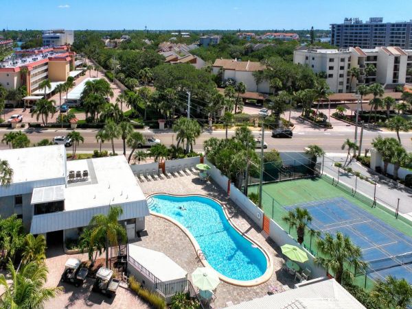 Beachfront Siesta Key Condo Sleeps 4