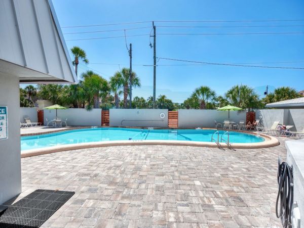 Beachfront Siesta Key Condo Sleeps 4