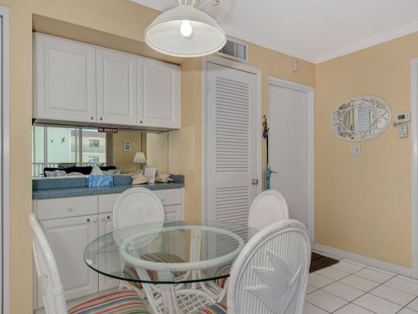 Beachfront Siesta Key Condo Sleeps 4