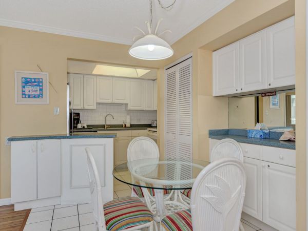 Beachfront Siesta Key Condo Sleeps 4