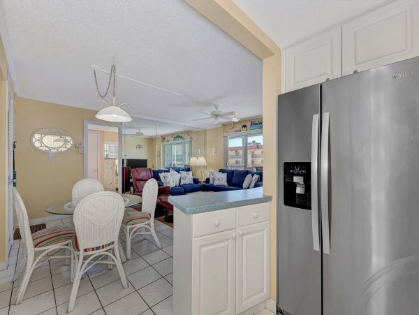 Beachfront Siesta Key Condo Sleeps 4