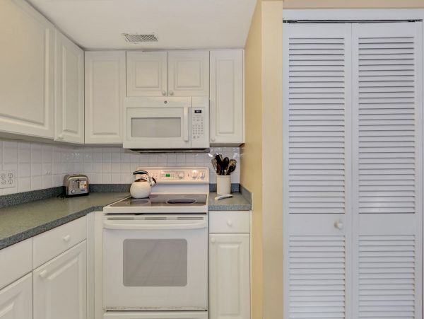 Beachfront Siesta Key Condo Sleeps 4