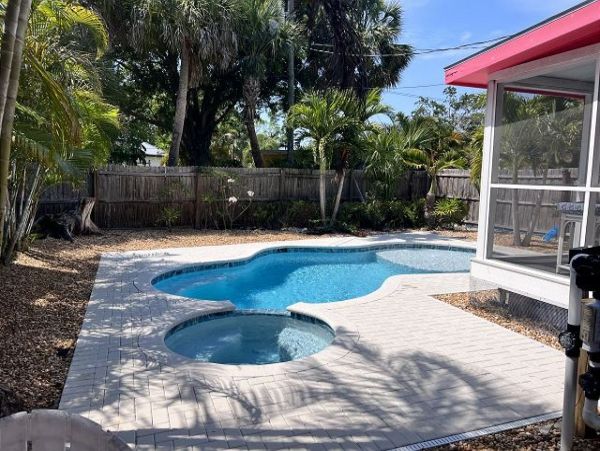 Cozy Cottage at Siesta Village