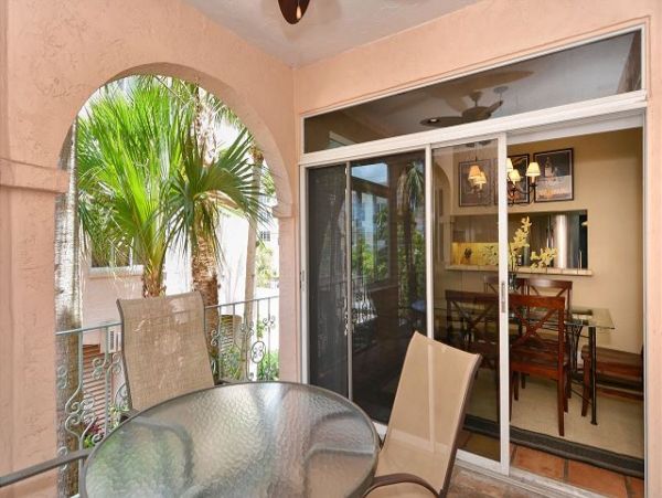 Lovely 3 Bedroom Home Short Walk to Beach