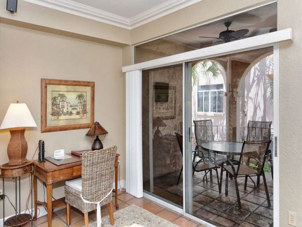 Lovely 3 Bedroom Home Short Walk to Beach