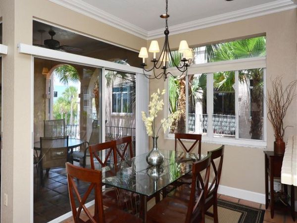 Lovely 3 Bedroom Home Short Walk to Beach