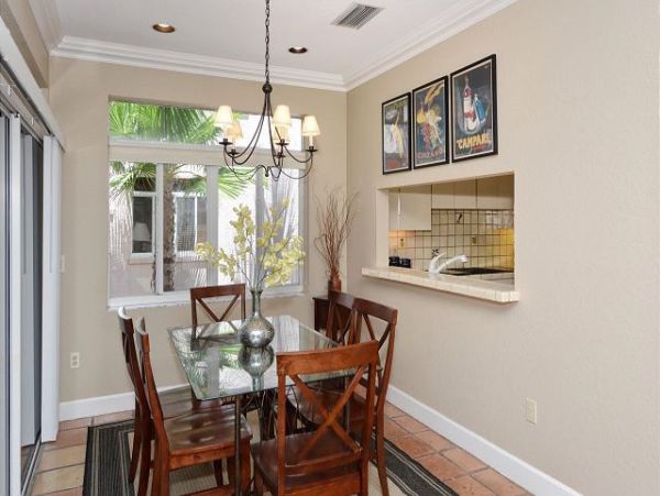 Lovely 3 Bedroom Home Short Walk to Beach