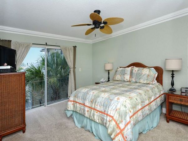 Lovely 3 Bedroom Home Short Walk to Beach