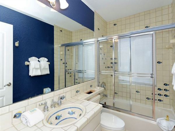 Lovely 3 Bedroom Home Short Walk to Beach