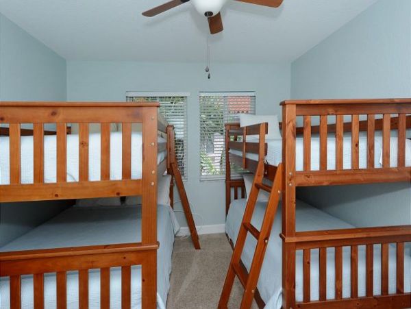 Lovely 3 Bedroom Home Short Walk to Beach