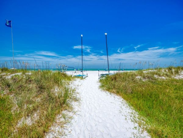Lovely 3 Bedroom Home Short Walk to Beach