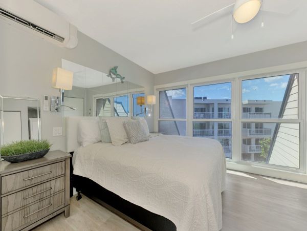 Siesta Key Two Bedroom Perfect Beachfront Retreat
