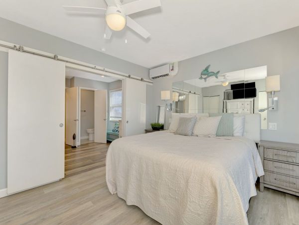 Siesta Key Two Bedroom Perfect Beachfront Retreat