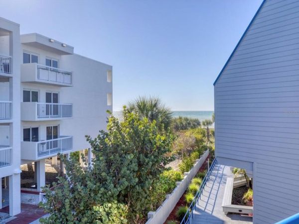 Siesta Key Two Bedroom Perfect Beachfront Retreat