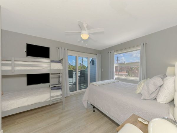 Siesta Key Two Bedroom Perfect Beachfront Retreat