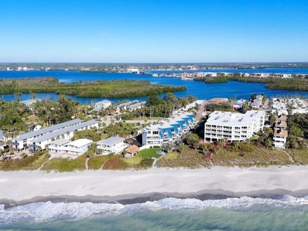 Siesta Key Two Bedroom Perfect Beachfront Retreat
