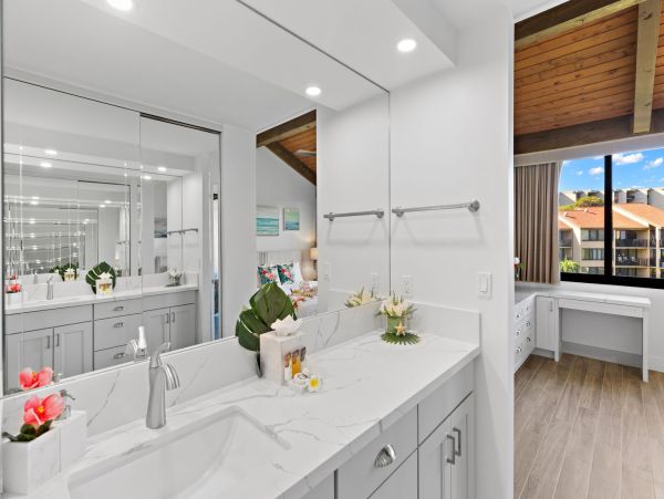 Maui Oceanfront Vacation Rental Luxury 3-Bedroom Condo near Kaanapali Beach