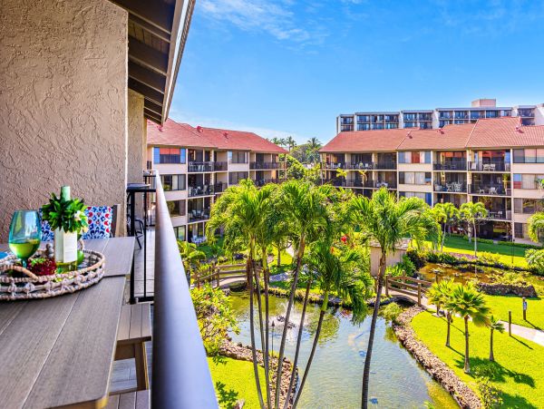 Maui Oceanfront Vacation Rental Luxury 3-Bedroom Condo near Kaanapali Beach