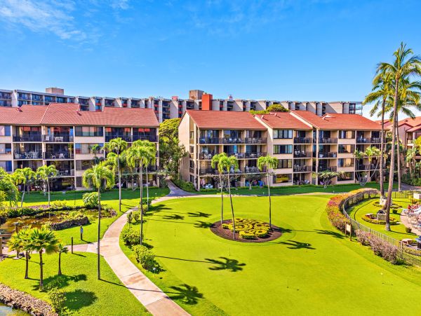 Maui Oceanfront Vacation Rental Luxury 3-Bedroom Condo near Kaanapali Beach