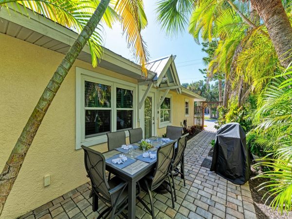 Holmes Beach Vacation Rental Anna Maria Island Cottage with Pool