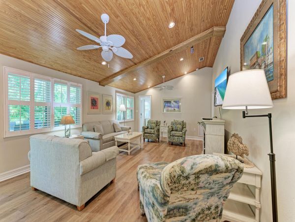 Holmes Beach Vacation Rental Anna Maria Island Cottage with Pool
