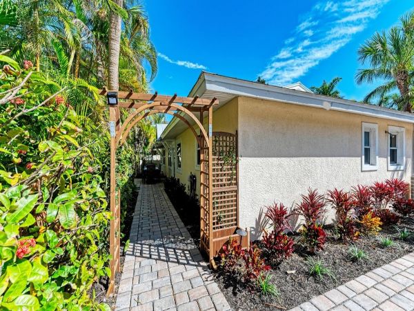 Holmes Beach Vacation Rental Anna Maria Island Cottage with Pool