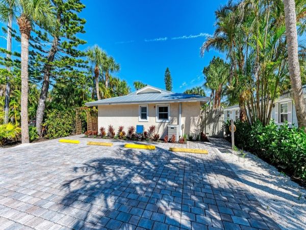 Holmes Beach Vacation Rental Anna Maria Island Cottage with Pool