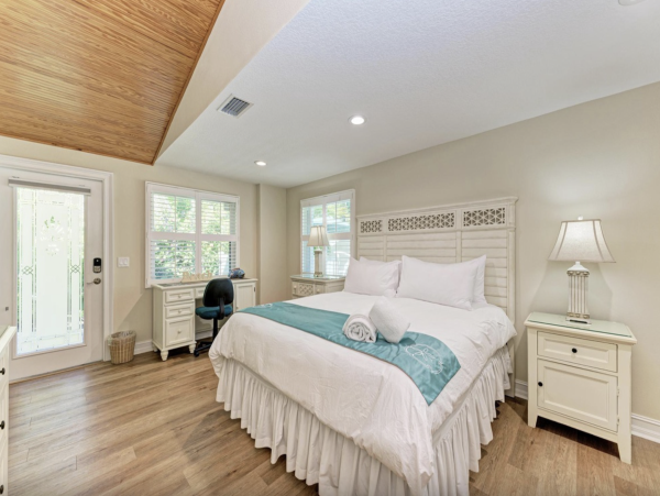 Holmes Beach Vacation Rental Anna Maria Island Cottage with Pool