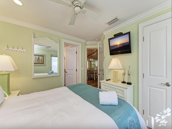 Holmes Beach Vacation Rental Anna Maria Island Cottage with Pool