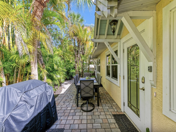 Holmes Beach Vacation Rental Anna Maria Island Cottage with Pool
