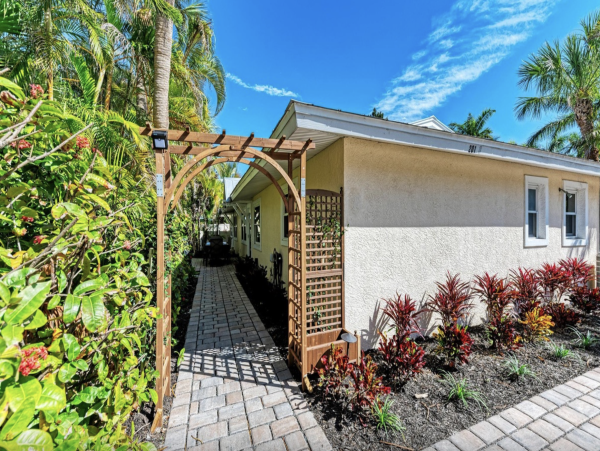 Holmes Beach Vacation Rental Anna Maria Island Cottage with Pool