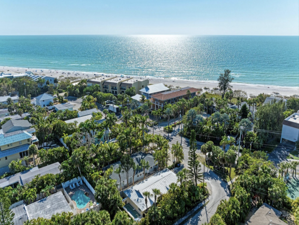 Holmes Beach Vacation Rental Anna Maria Island Cottage with Pool