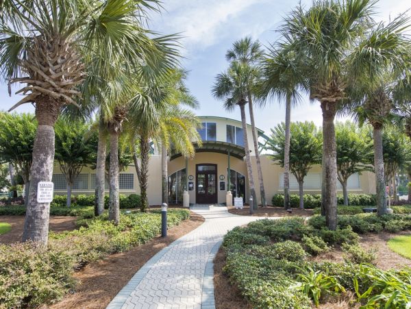Destin Vacation Home Four Bedroom Walk to Beach
