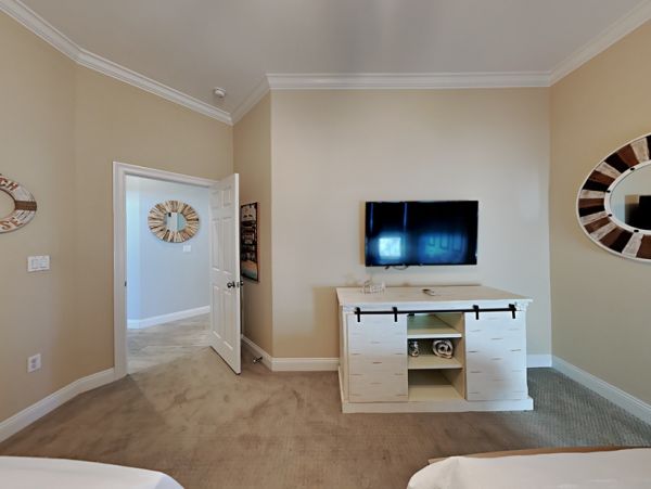 Destin Vacation Home Four Bedroom Walk to Beach