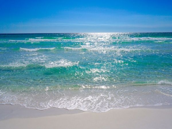 Destin Vacation Home Four Bedroom Walk to Beach