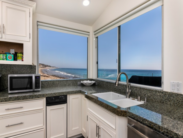 Malibu Ocean front House 4 bedrooms/ 4 bathrooms