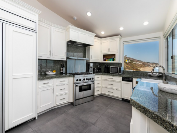 Malibu Ocean front House 4 bedrooms/ 4 bathrooms