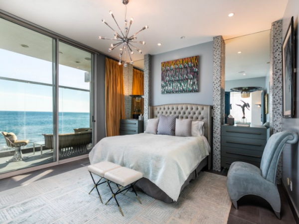 Malibu Ocean front House 4 bedrooms/ 4 bathrooms