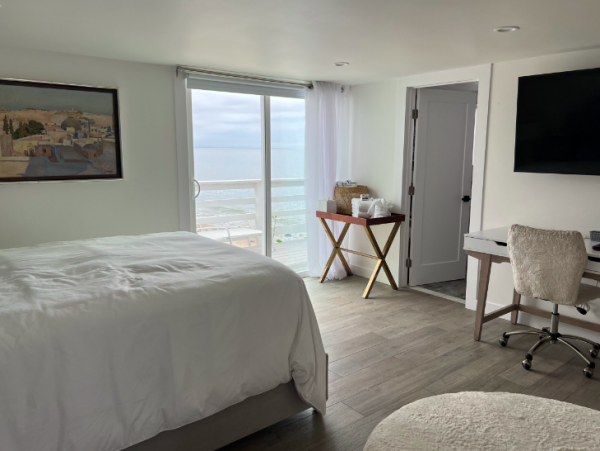 Malibu Ocean front House 4 bedrooms/ 4 bathrooms