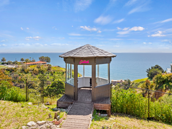 6 Bedrooms Ocean View Malibu House