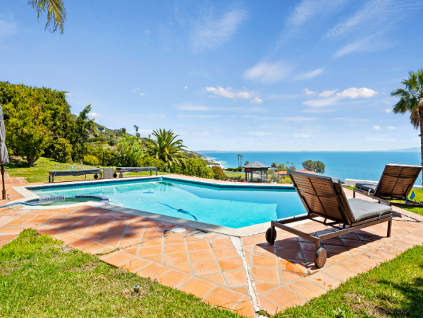 6 Bedrooms Ocean View Malibu House