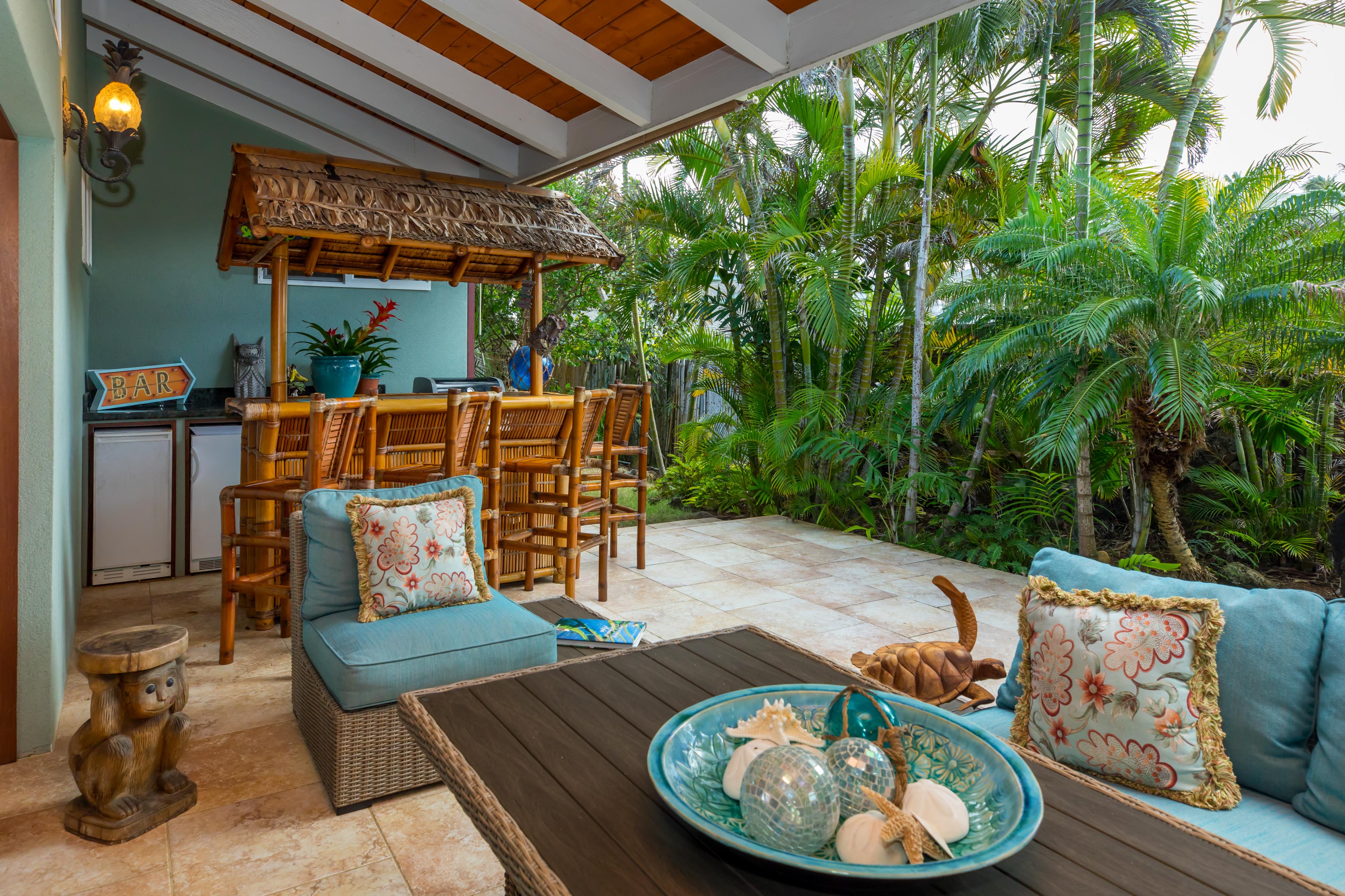 Kailua Vacation Home Six Bedroom Walk to Beach