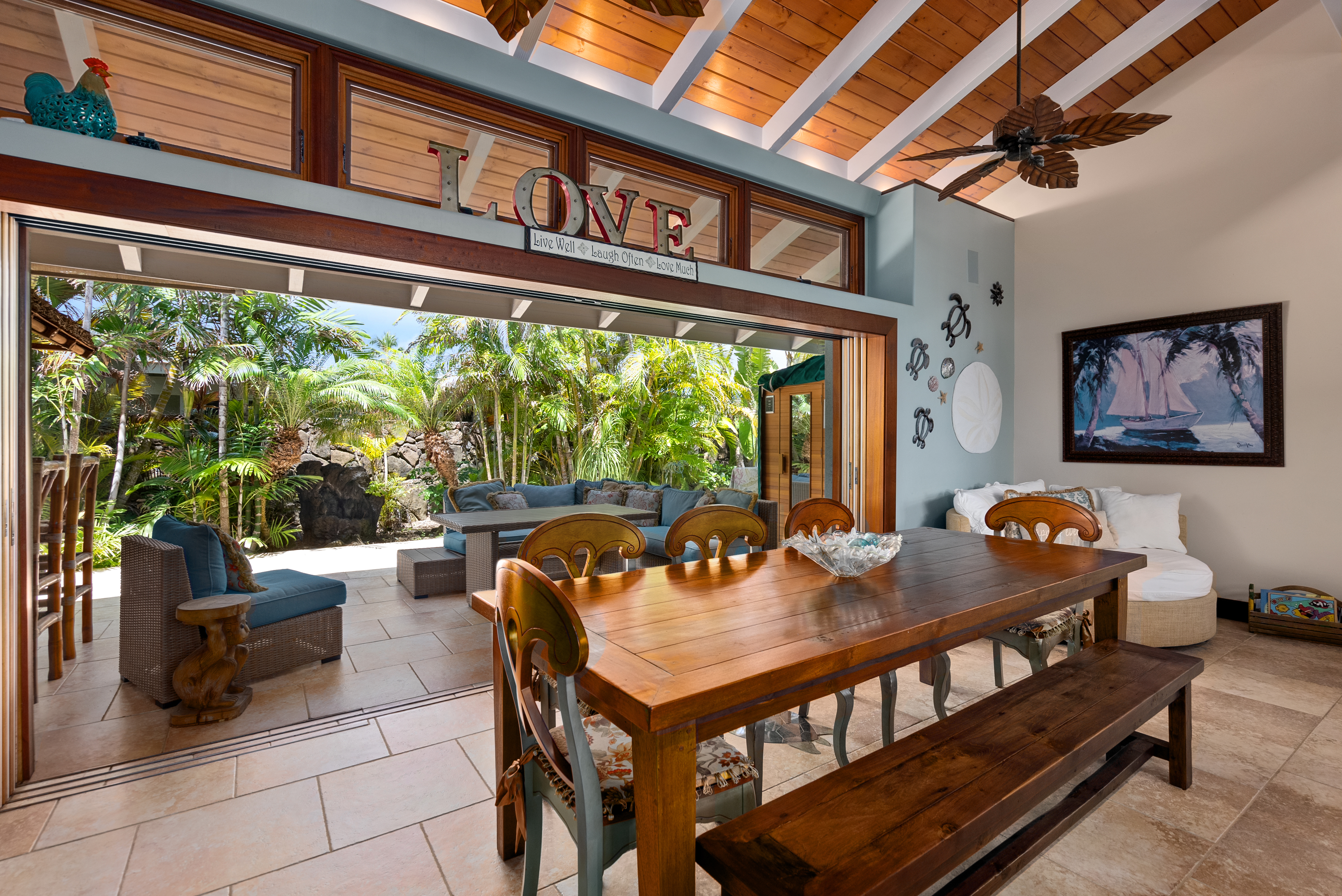 Kailua Vacation Home Six Bedroom Walk to Beach