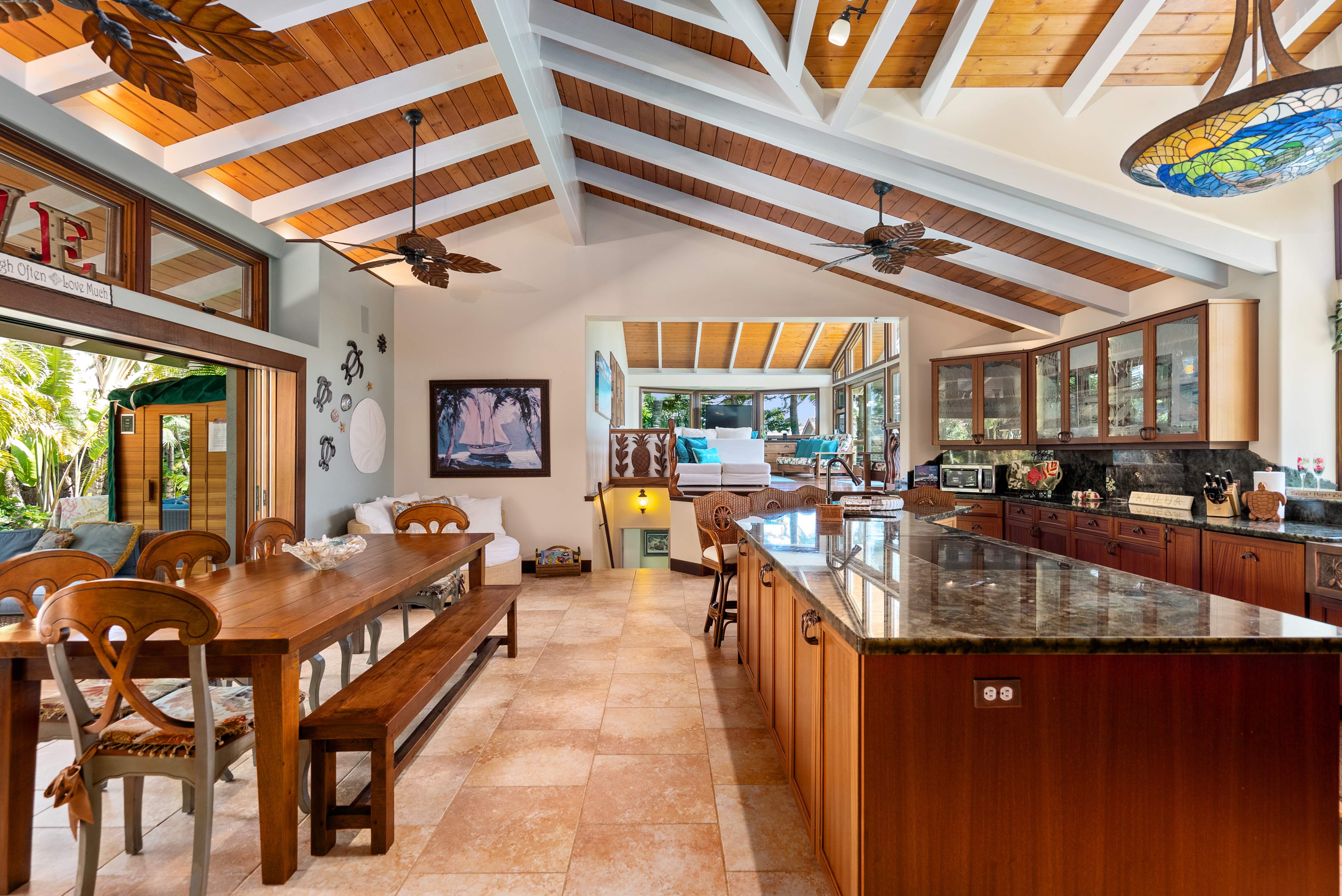 Kailua Vacation Home Six Bedroom Walk to Beach
