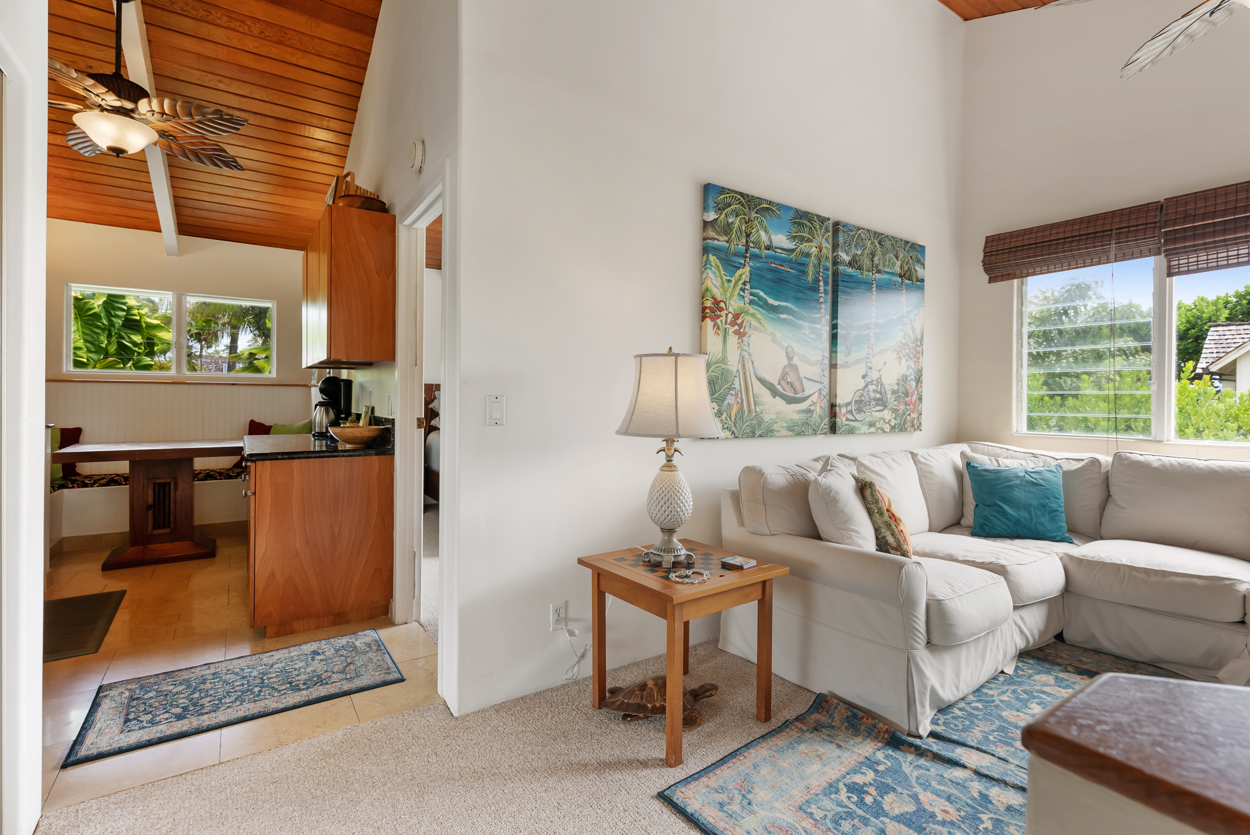 Kailua Vacation Home Six Bedroom Walk to Beach