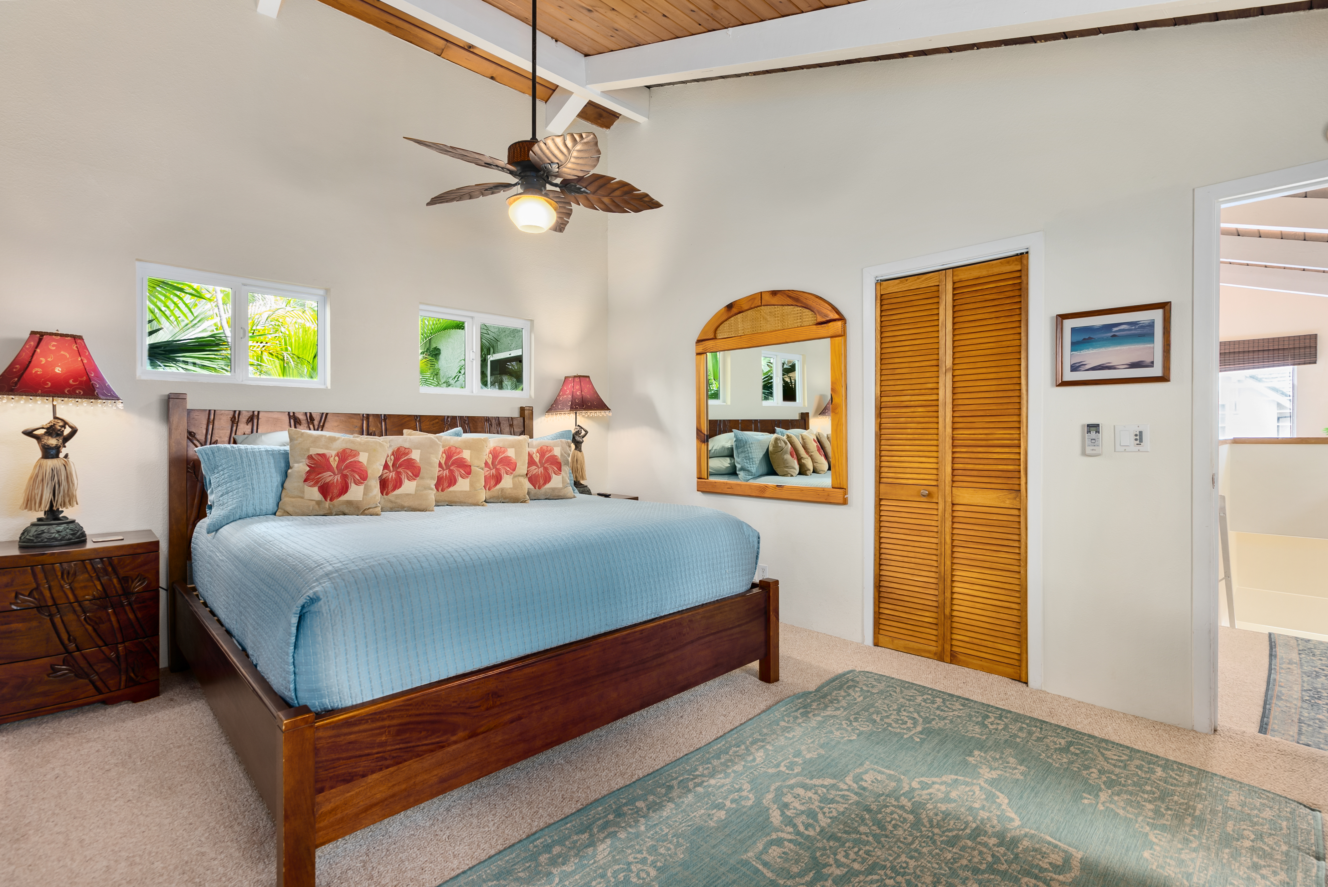 Kailua Vacation Home Six Bedroom Walk to Beach