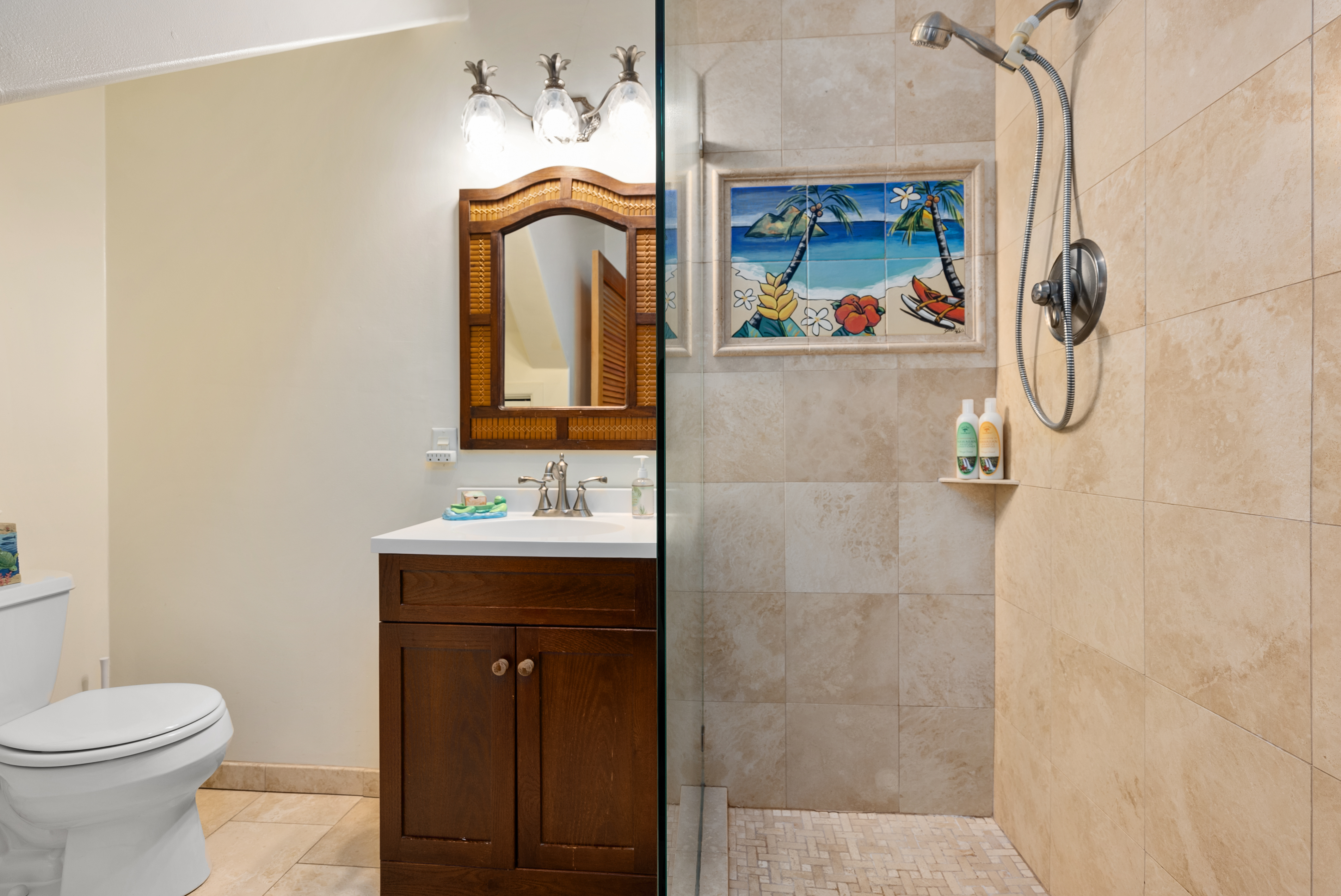 Kailua Vacation Home Six Bedroom Walk to Beach