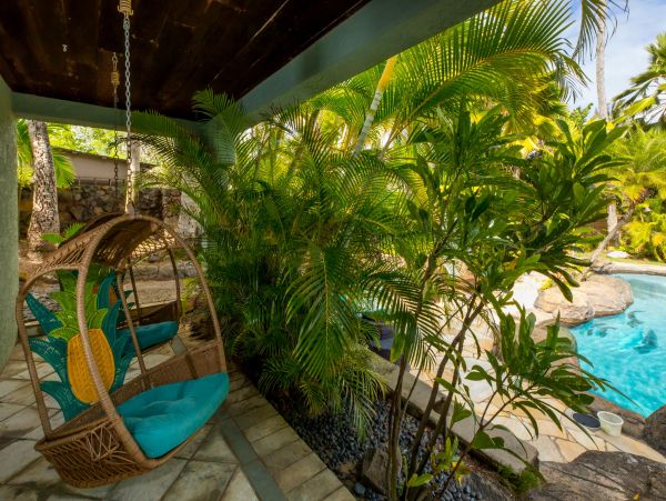 Kailua Vacation Home Six Bedroom Walk to Beach